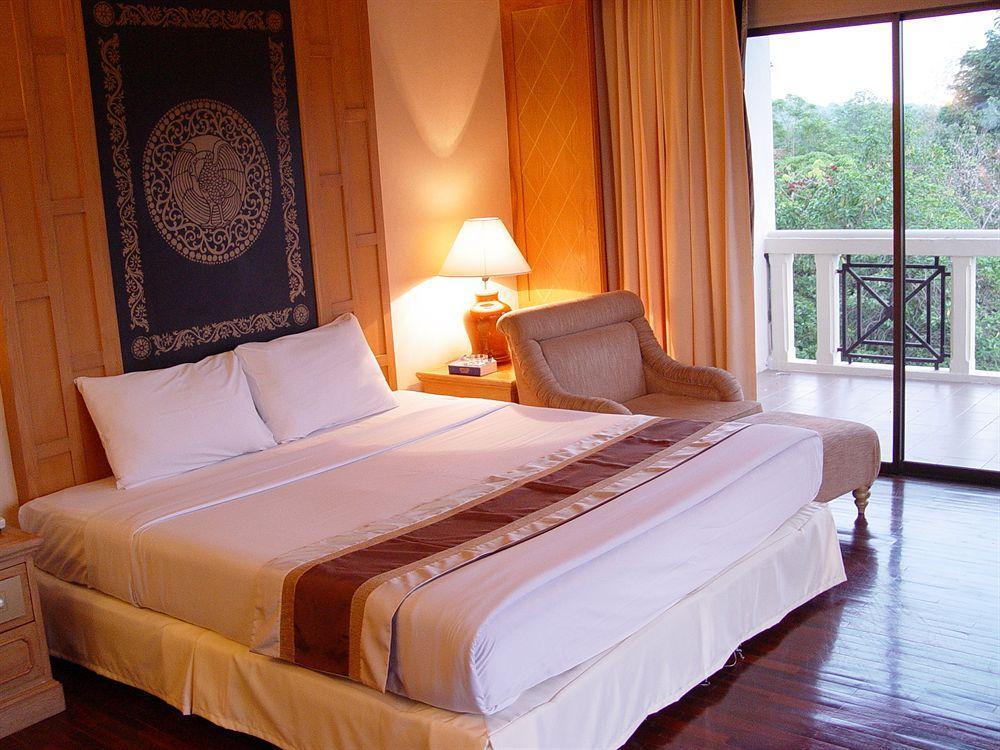 Pavilion Rim Kwai Resort Kanchanaburi City Exterior photo